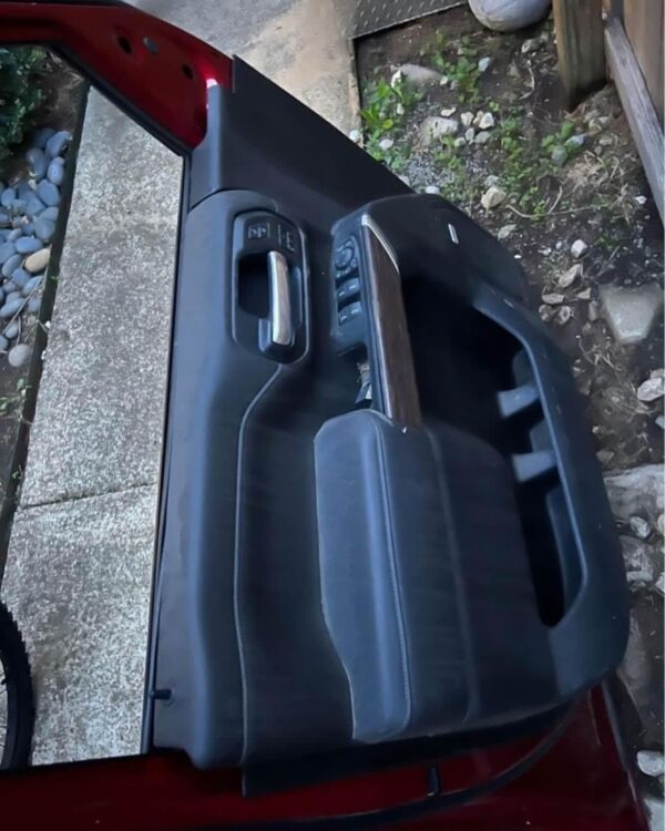 FRONT PASSENGER DOOR GMC AND CHEVY